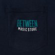 画像2: BETWEEN MUSIC STORE LOGO POCKET T-SHIRT (NAVY) (2)