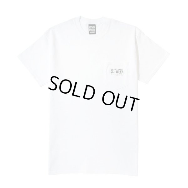 画像1: BETWEEN MUSIC STORE LOGO POCKET T-SHIRT (WHITE/BLACK) (1)